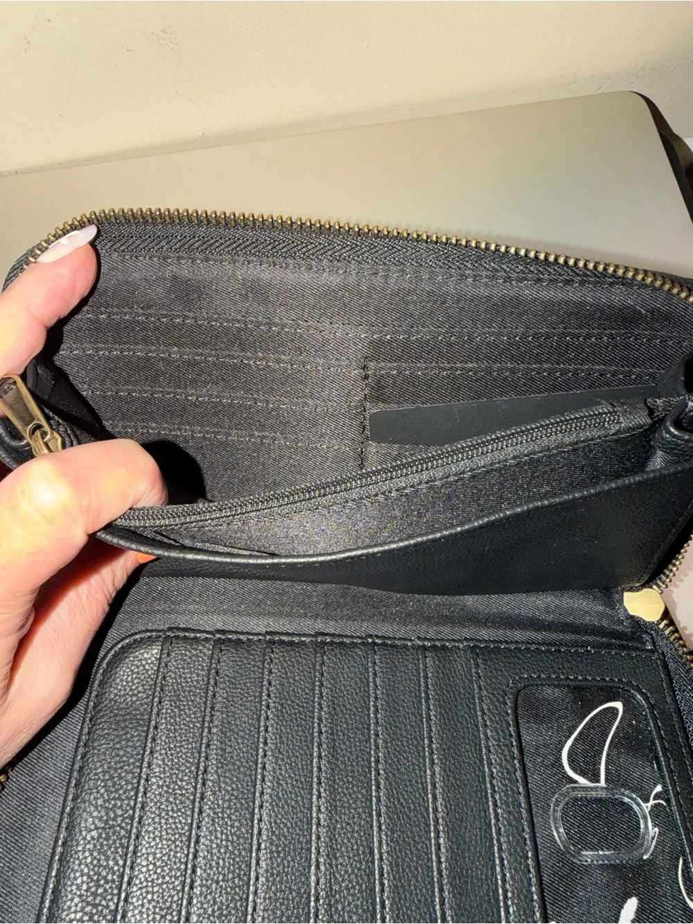 Zip-Around Wallet with 'Veni, Vidi, Vici' Text - Black & Tan Thirty-One Benjamin